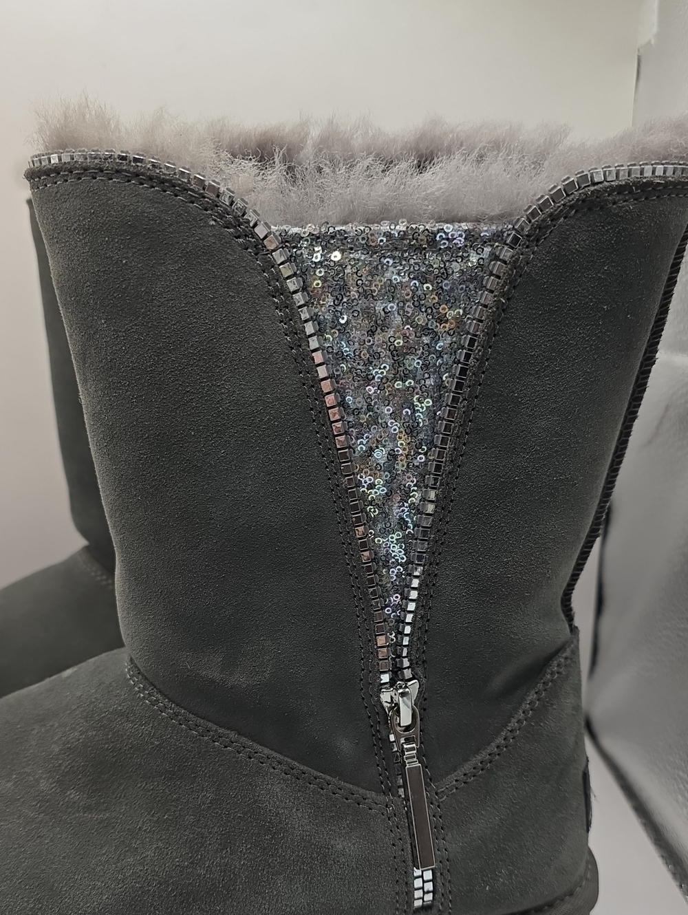 Uggs Classic Sequins Zipper On The Side Size 8 Womens - Picture 2 of 10